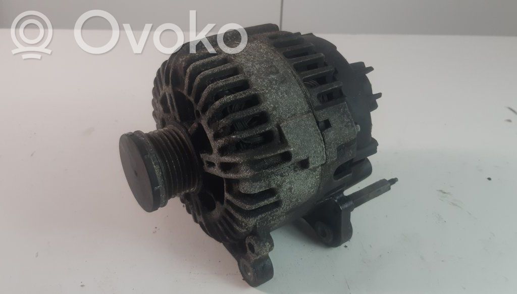 Volkswagen PASSAT B6 Alternator 