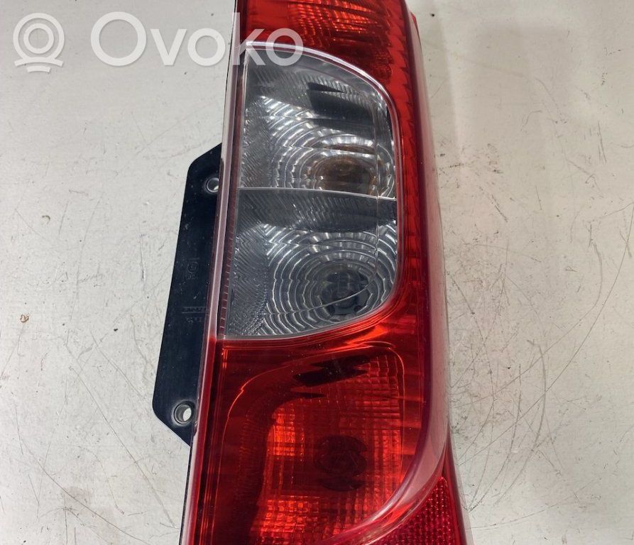 Peugeot Bipper Aizmugurējais lukturis virsbūvē 