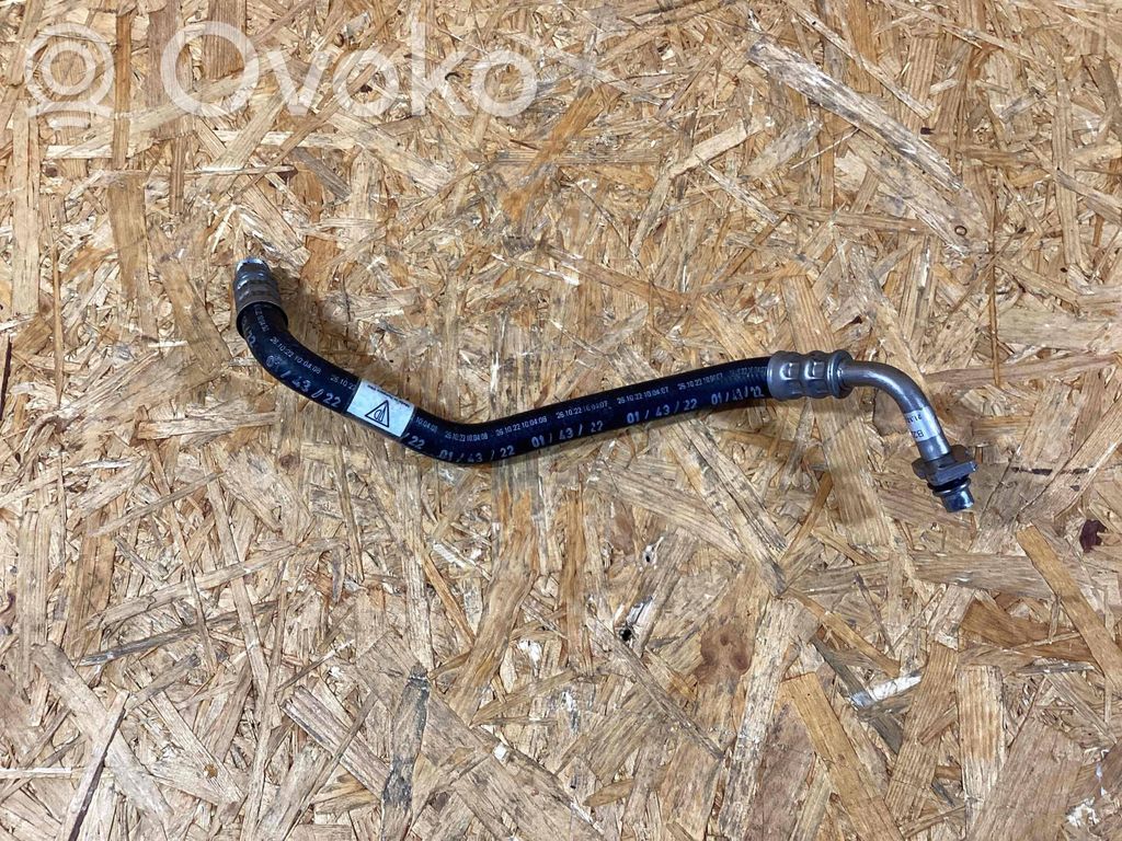 Intercooler pipe mounting bracket   95B317825C