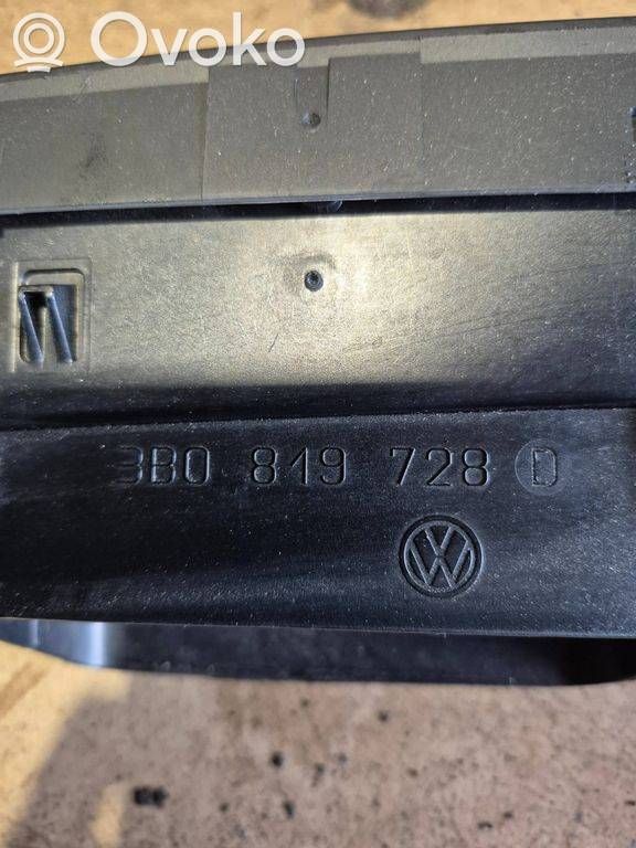 Volkswagen PASSAT B5.5 Centrālais gaisa ventilācijas režģis 
