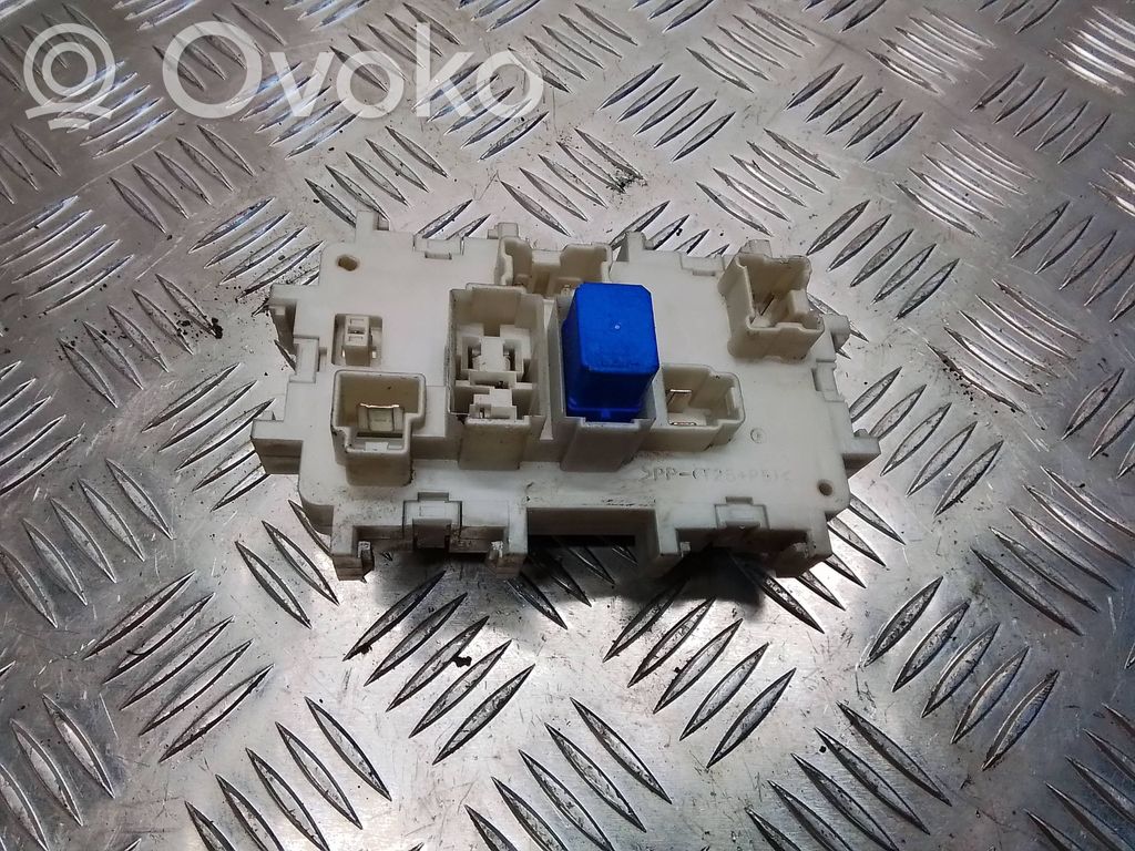 Nissan Navara D40 Fuse module 
