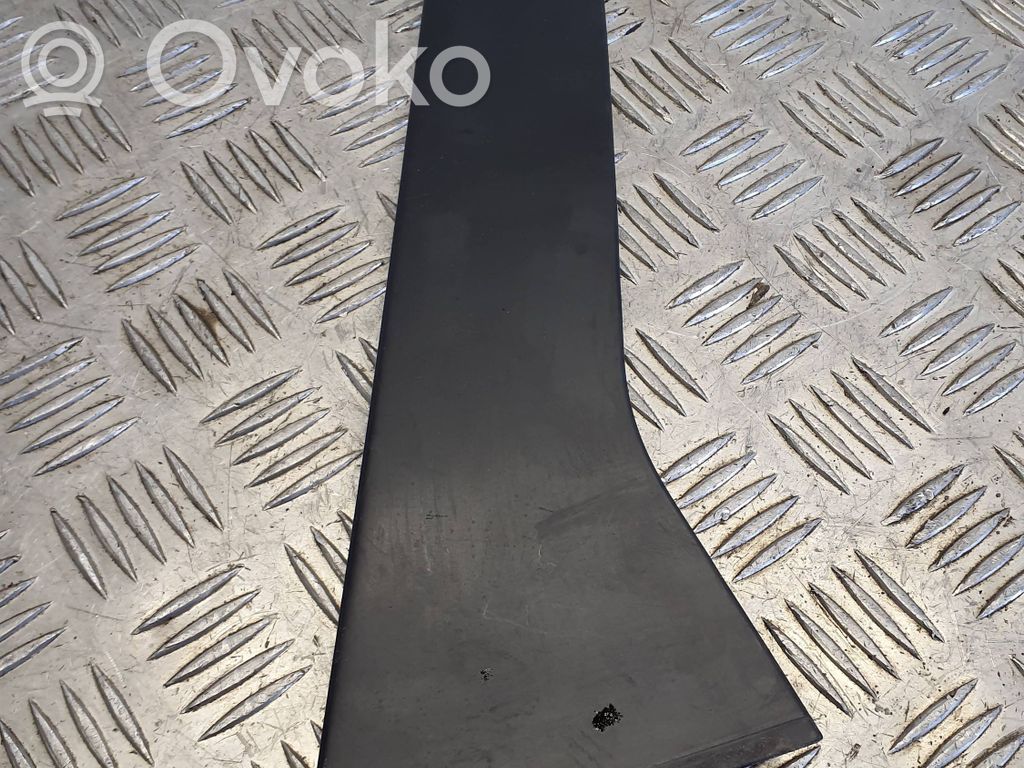 Opel Astra J Takaoven lasin muotolista 
