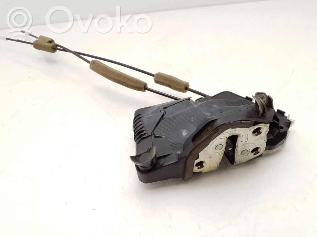 Honda CR-V Priekšpusē slēdzene 