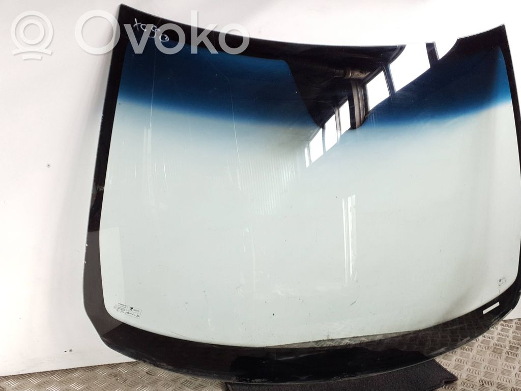 Volvo XC90 Front windscreen/windshield window 