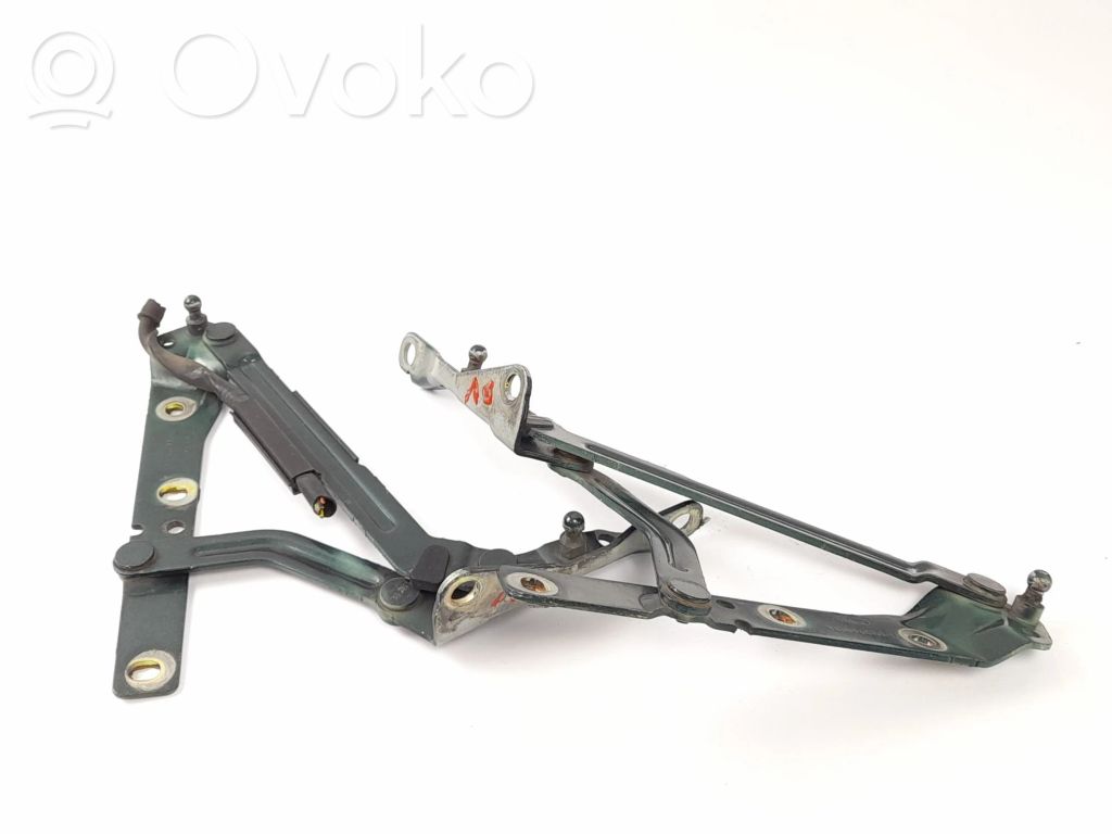 Ford Focus Tailgate/trunk/boot hinge 