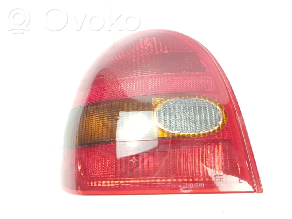 Opel Corsa B Aizmugurējais lukturis virsbūvē 