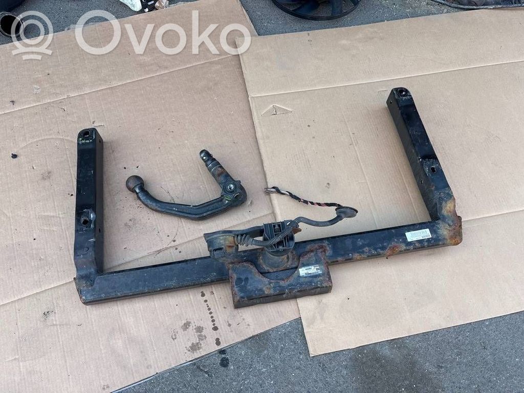 Hak holowniczy / Komplet   8T0800491A,305305,10270762