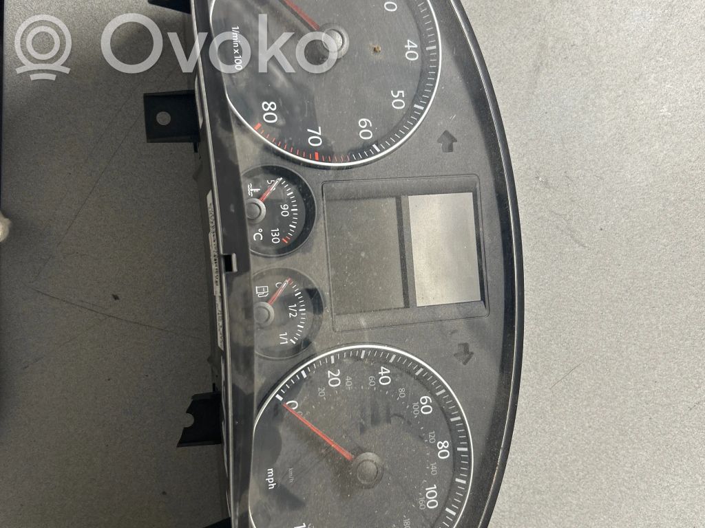 Volkswagen Golf V Geschwindigkeitsmesser Cockpit 