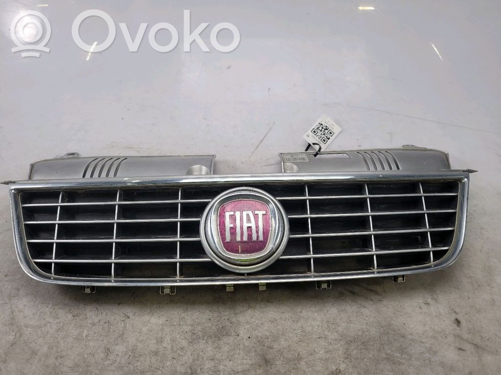 Fiat Idea Etupuskurin ylempi jäähdytinsäleikkö 