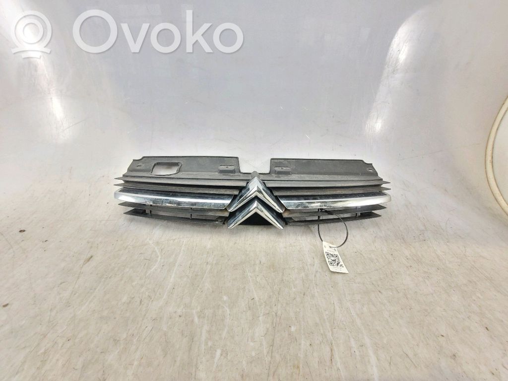 Citroen C5 Augšējais režģis 
