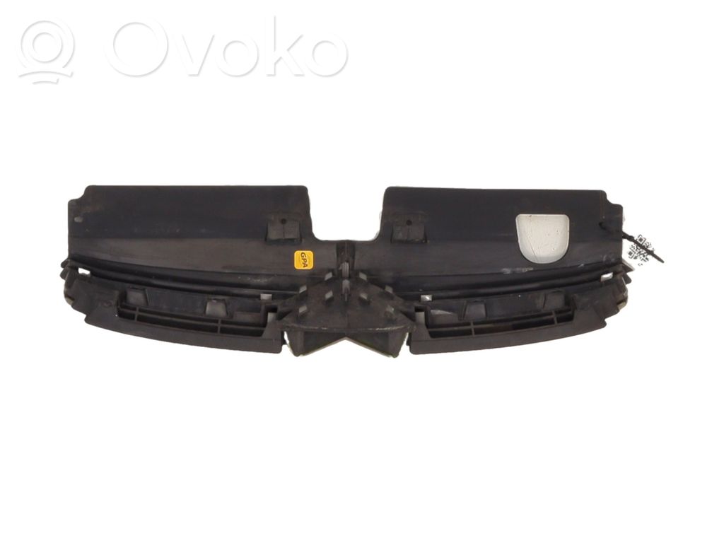 Citroen C5 Augšējais režģis 