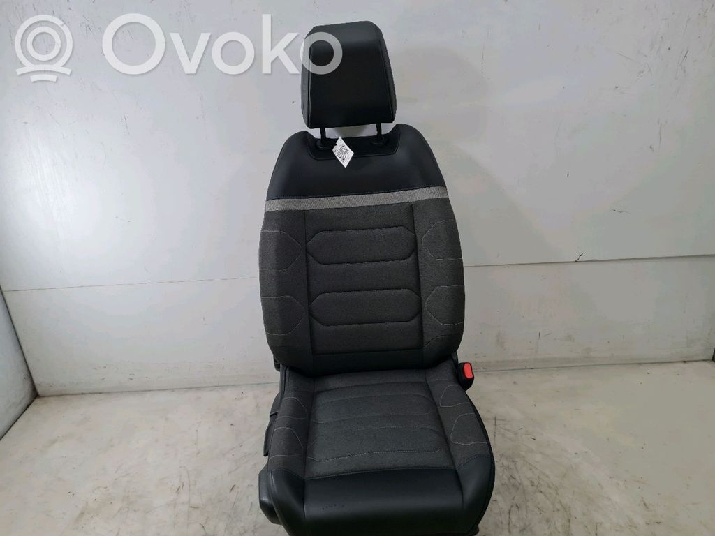 Citroen C4 III e-C4 Etumatkustajan istuin 