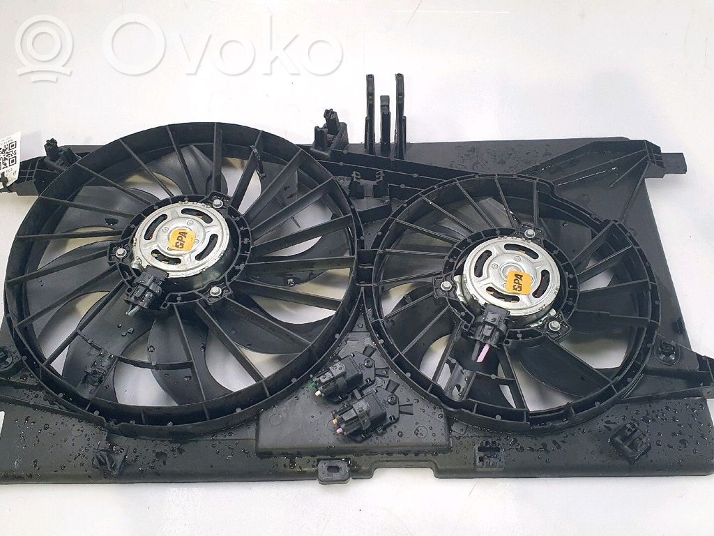 Nissan NV400 Ventilator electric răcire radiator 