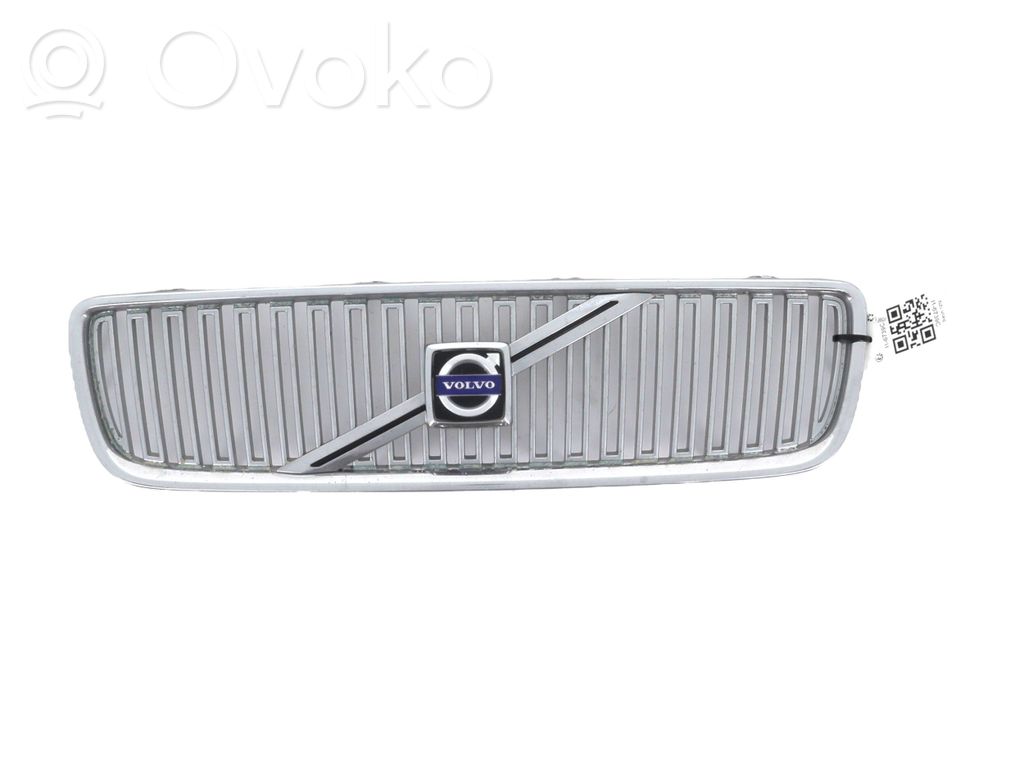 Volvo V70 Front bumper upper radiator grill 
