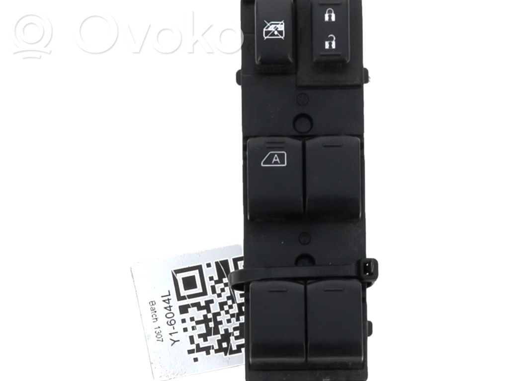 Subaru XV Electric window control switch 