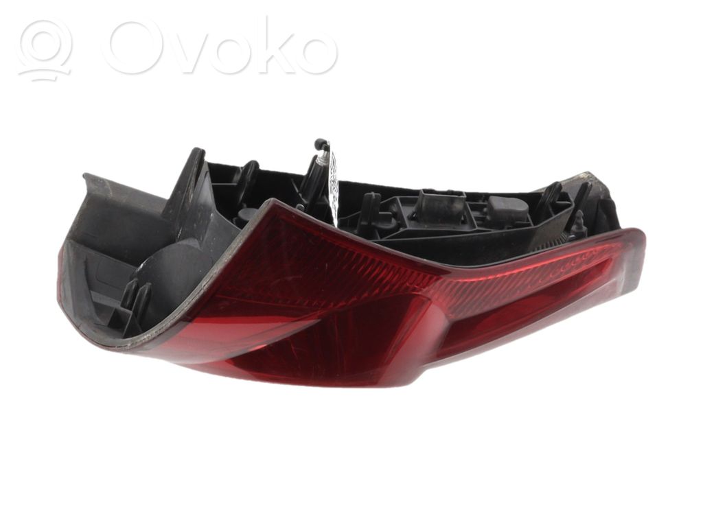 Dacia Sandero Lampă spate în caroserie