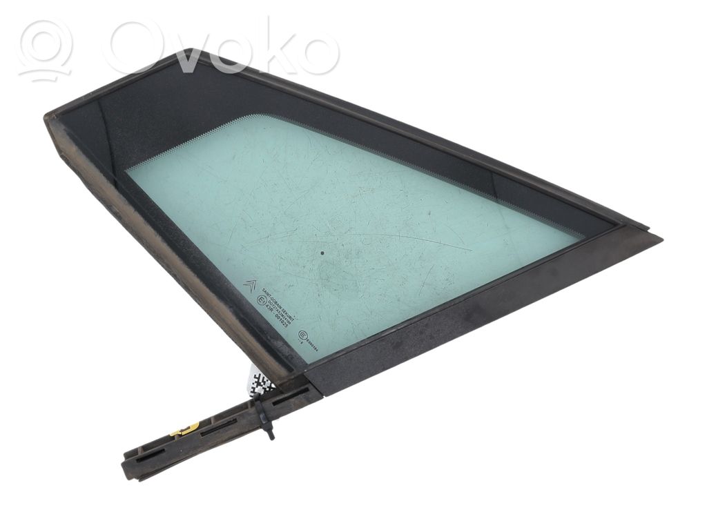 Citroen C4 I Front triangle window/glass