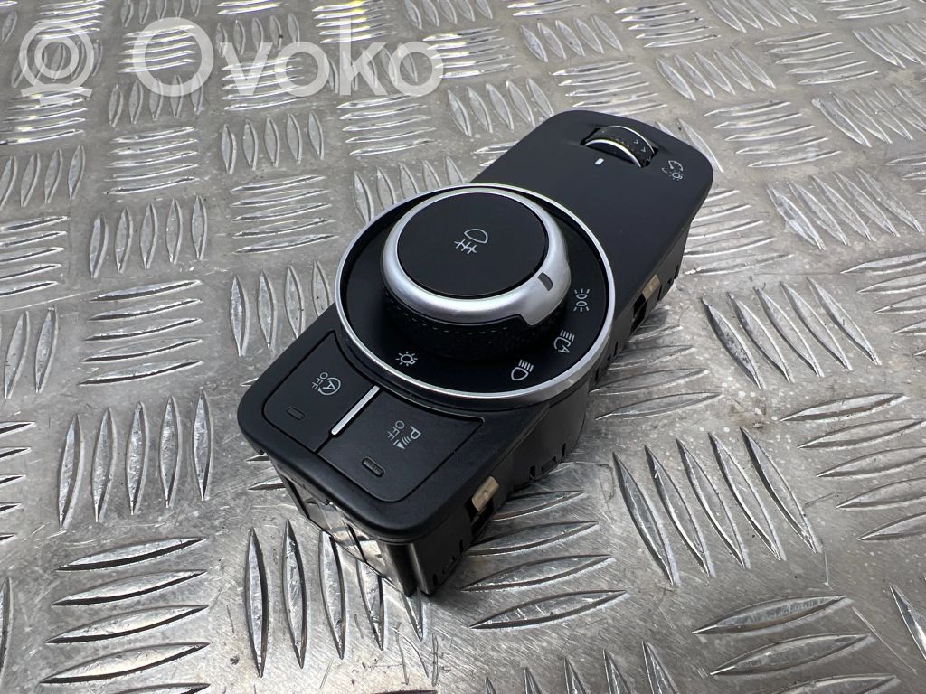 Alfa Romeo Stelvio Light switch 
