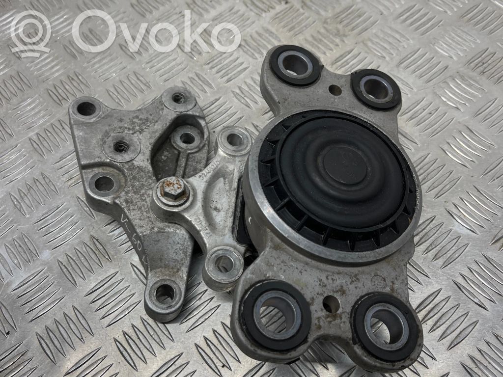 Volvo V60 Engine mount bracket 
