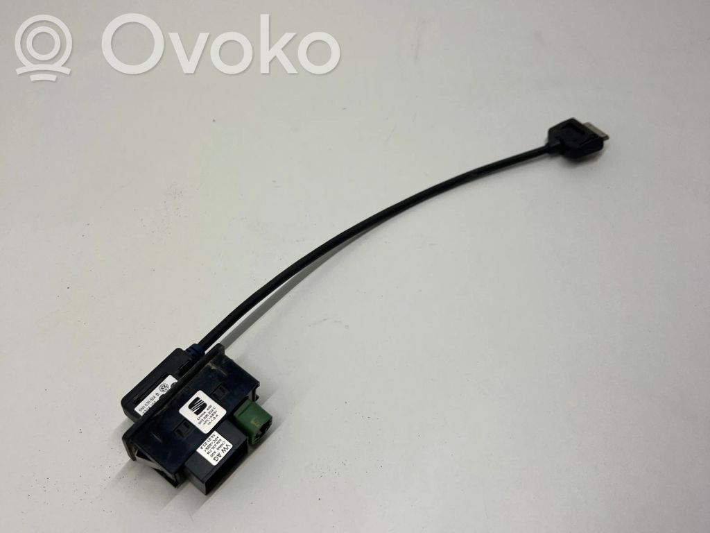 Seat Leon (5F) Enchufe conector USB 