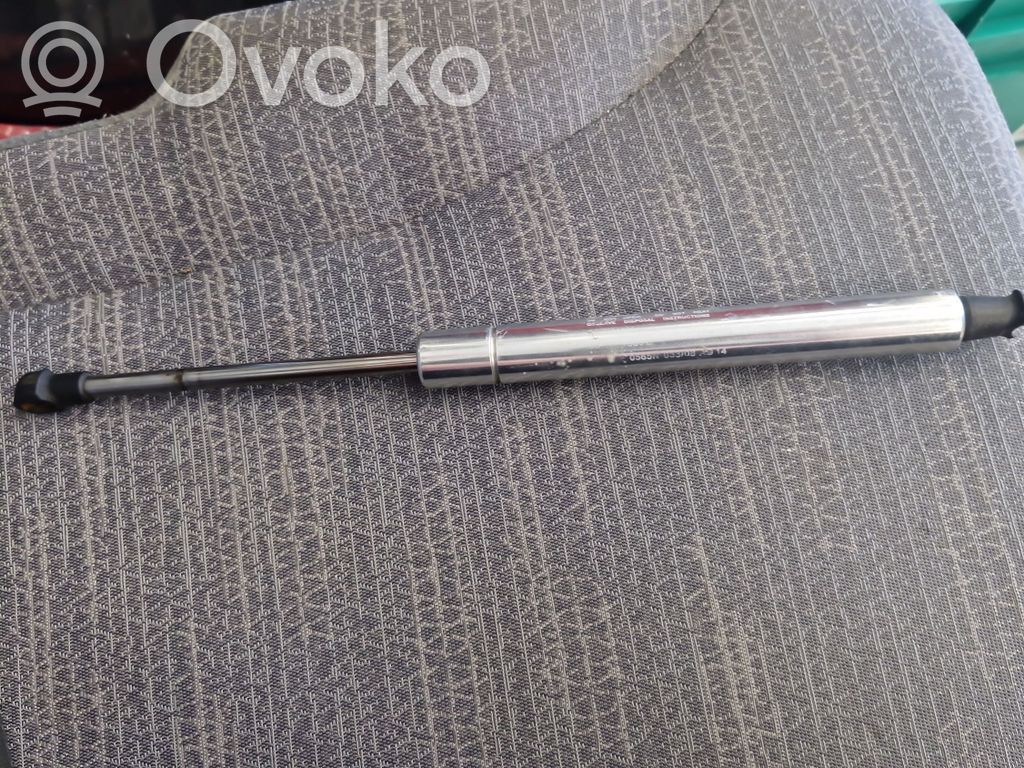 Volkswagen Phaeton Dzinēja pārsega amortizators 