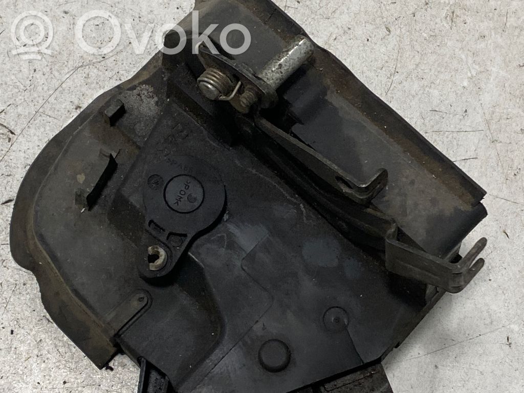 BMW X5 E53 Takaoven lukko 