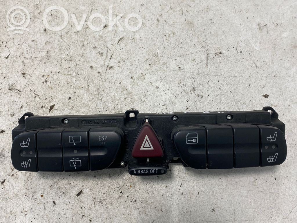 Mercedes-Benz C W203 Botón interruptor de luz de peligro 