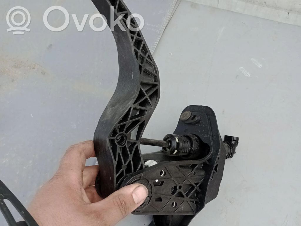 Skoda Kamiq Clutch pedal 