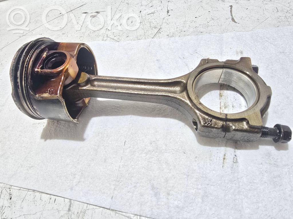 Tłok z korbowodem   72L74,68041