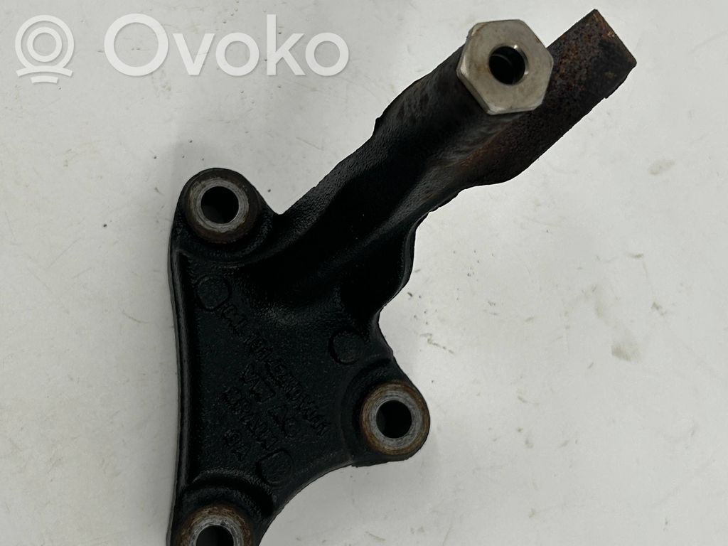 Volkswagen Caddy Engine mount bracket 