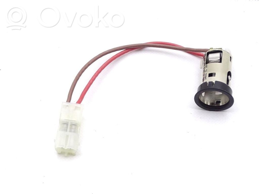 BMW 2 F45 Gniazdo 12V przednie 