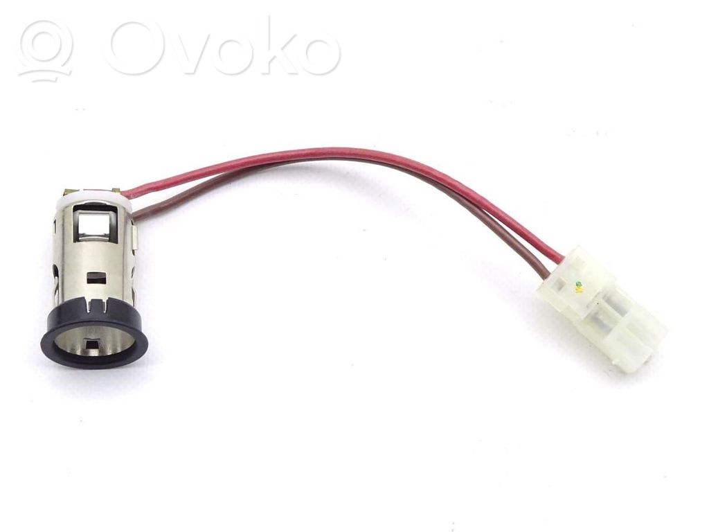 BMW 2 F22 F23 Gniazdo 12V przednie 