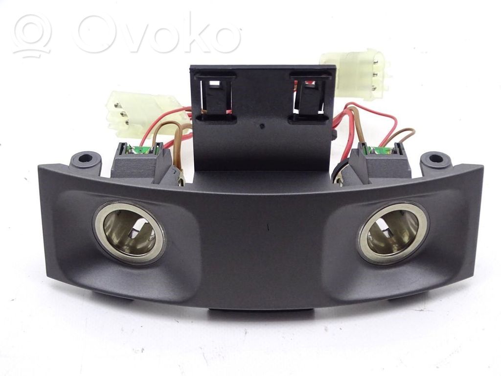 Prise 12 V avant   7002402,7002402