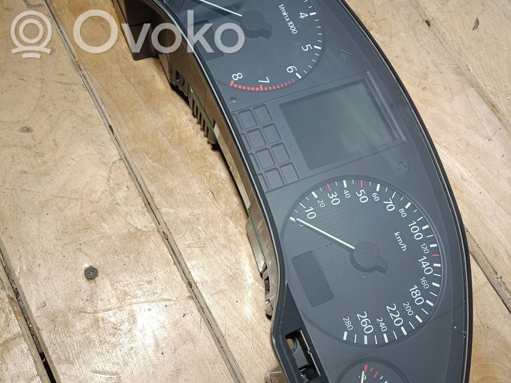 Audi A8 S8 D2 4D Licznik / Prędkościomierz 