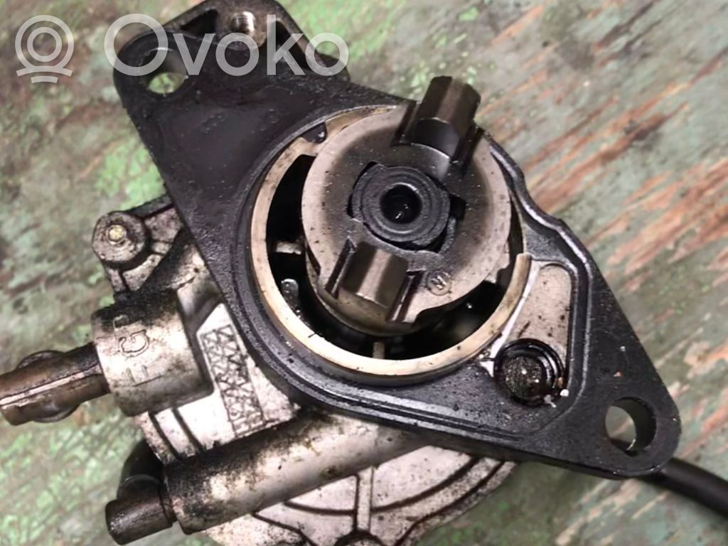 Opel Corsa D Vacuum pump 