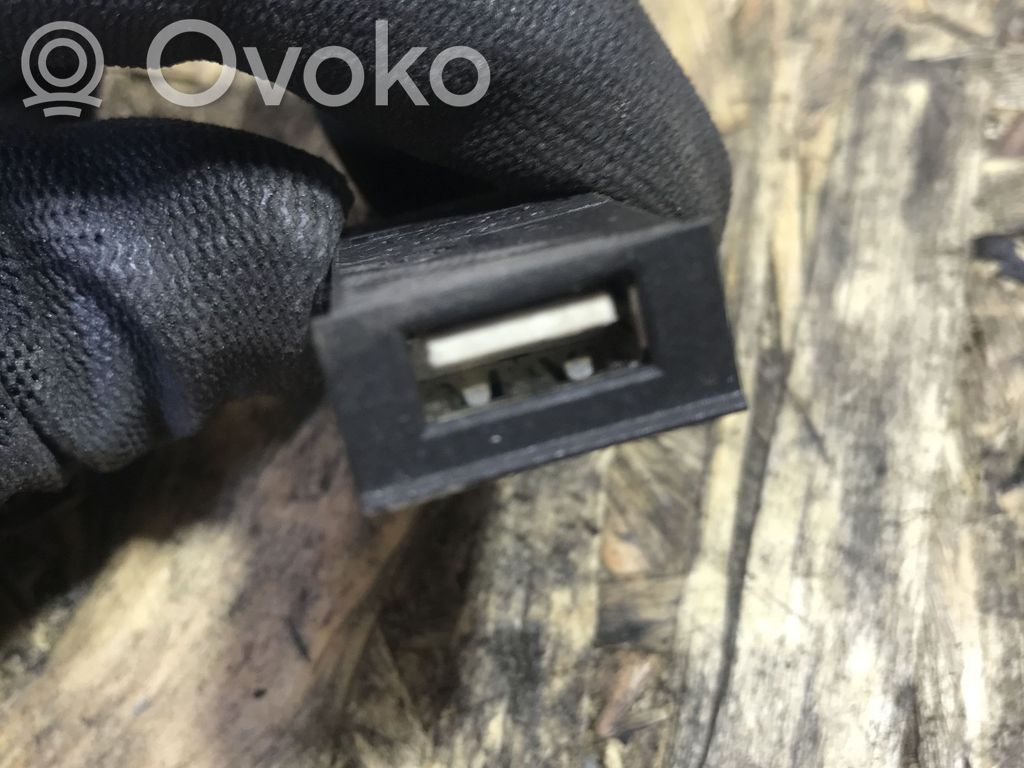 Opel Insignia A Enchufe conector USB 
