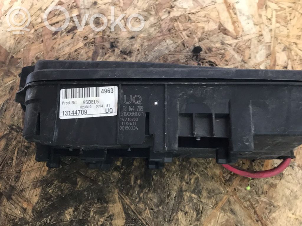 Opel Vectra C Fuse module 