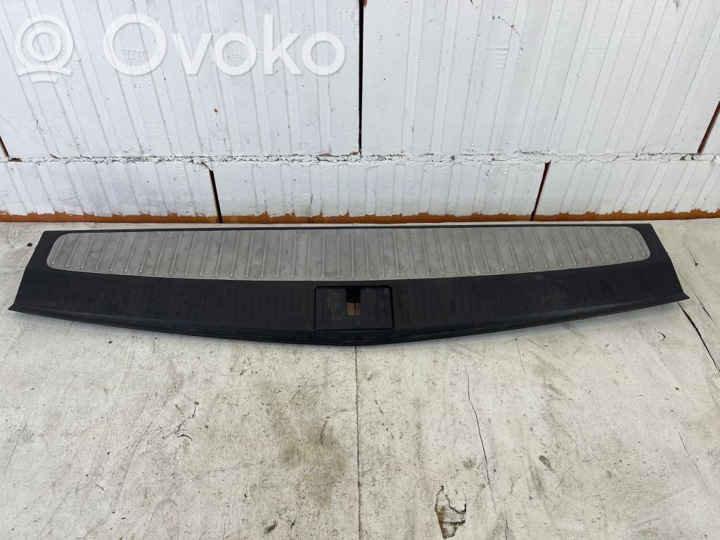 Osłona pasa bagażnika   13261725,13261812,13261364