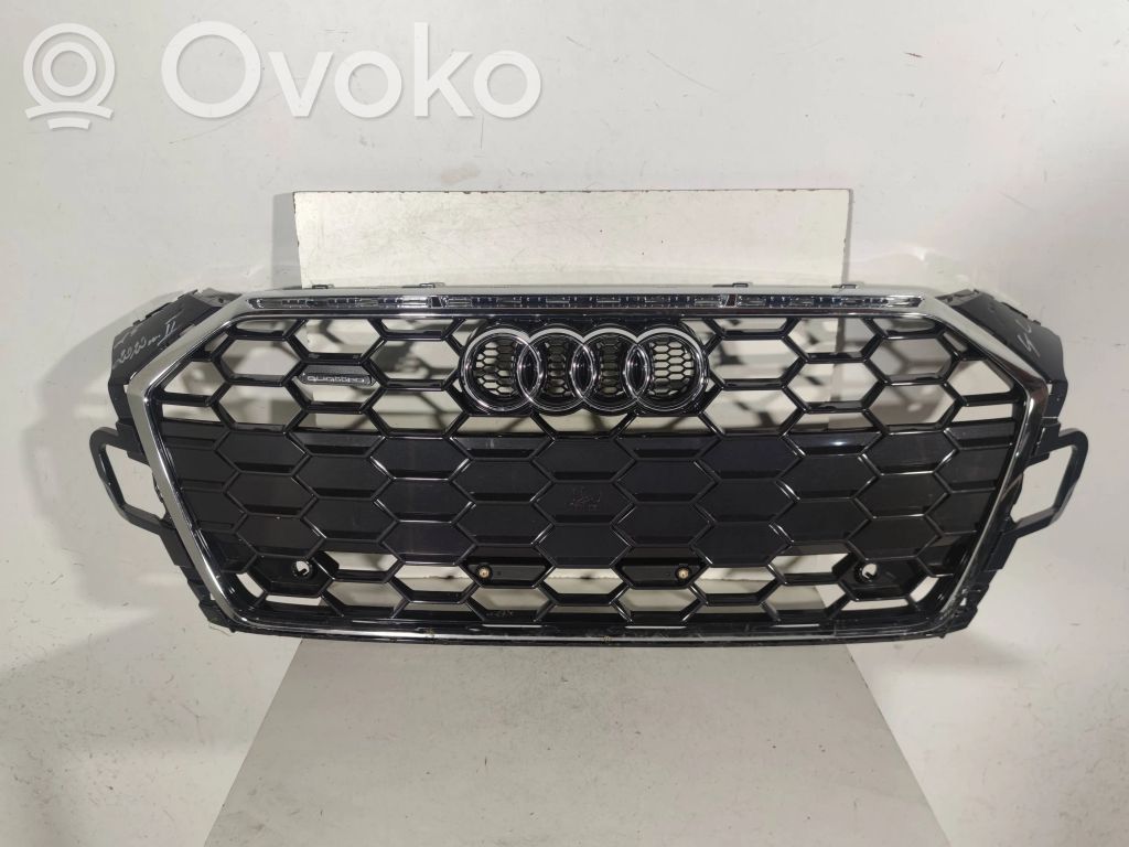 Audi A5 Grotelės viršutinės 