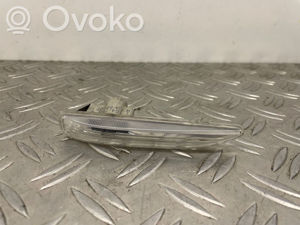 Front fender indicator light   7164758
