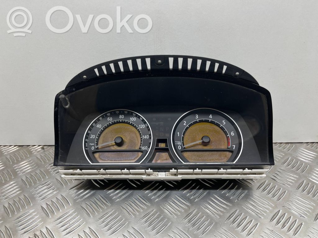 Geschwindigkeitsmesser Cockpit   9140814