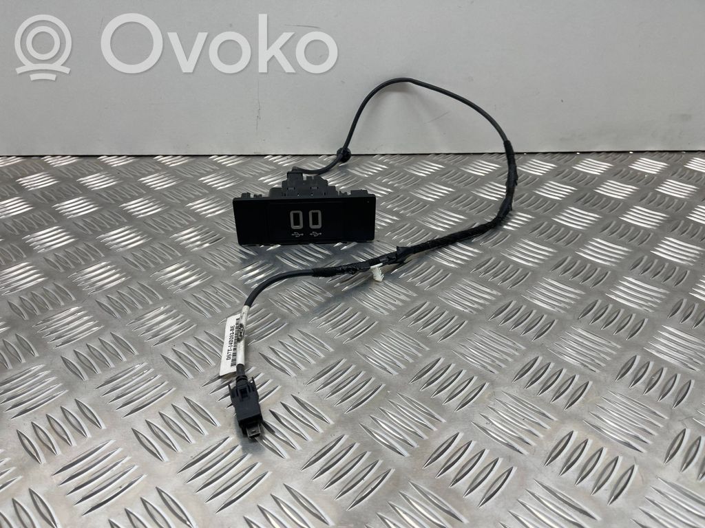 Ford C-MAX II USB jungtis 