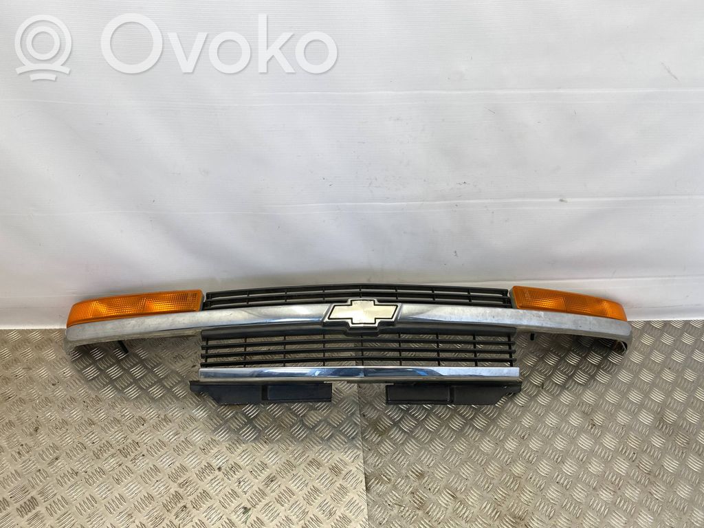 Chevrolet Blazer Front bumper upper radiator grill 