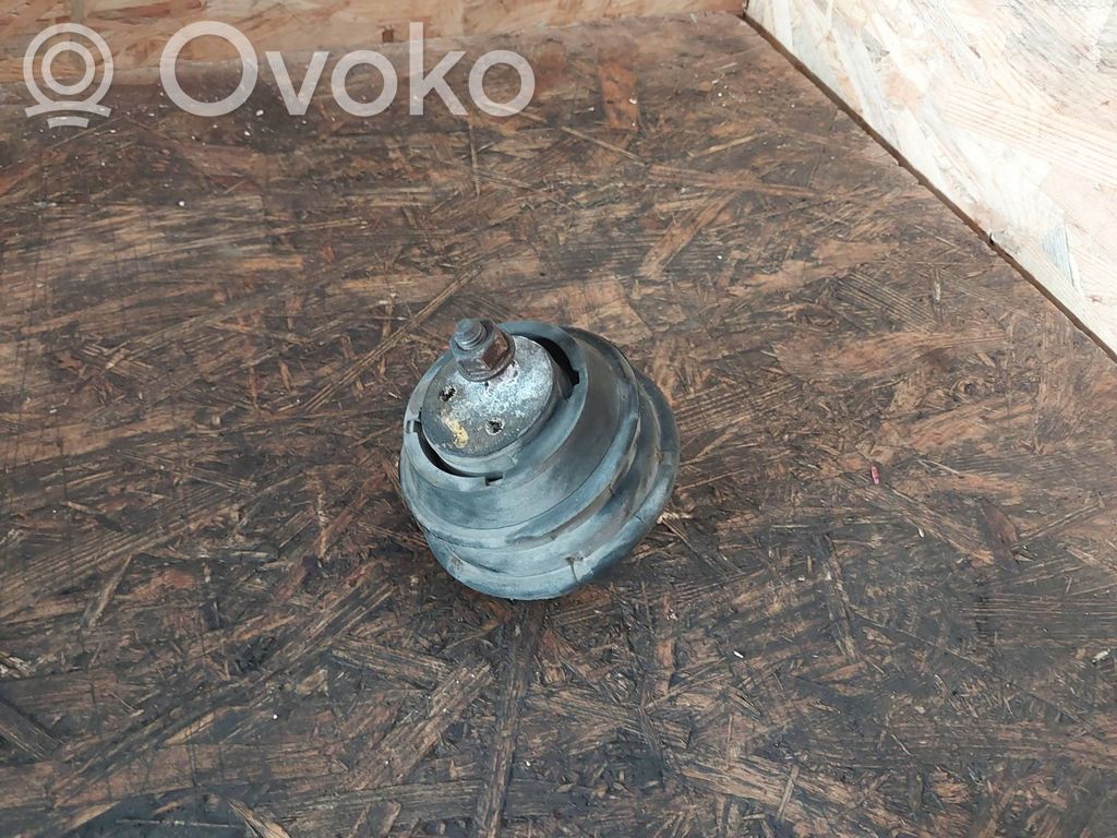 BMW 5 E39 Engine mount bracket 