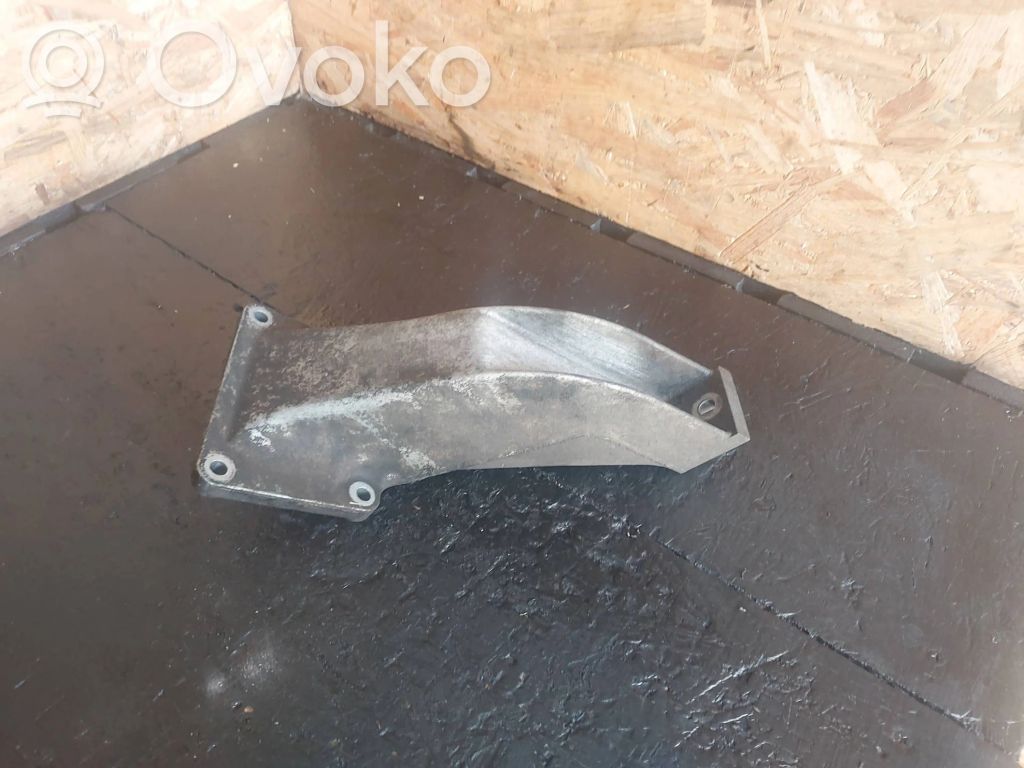 BMW 5 E39 Engine mounting bracket 