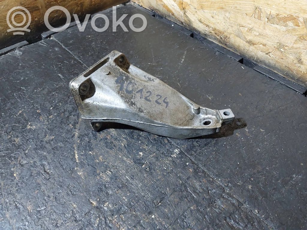 BMW 5 E34 Engine mounting bracket 