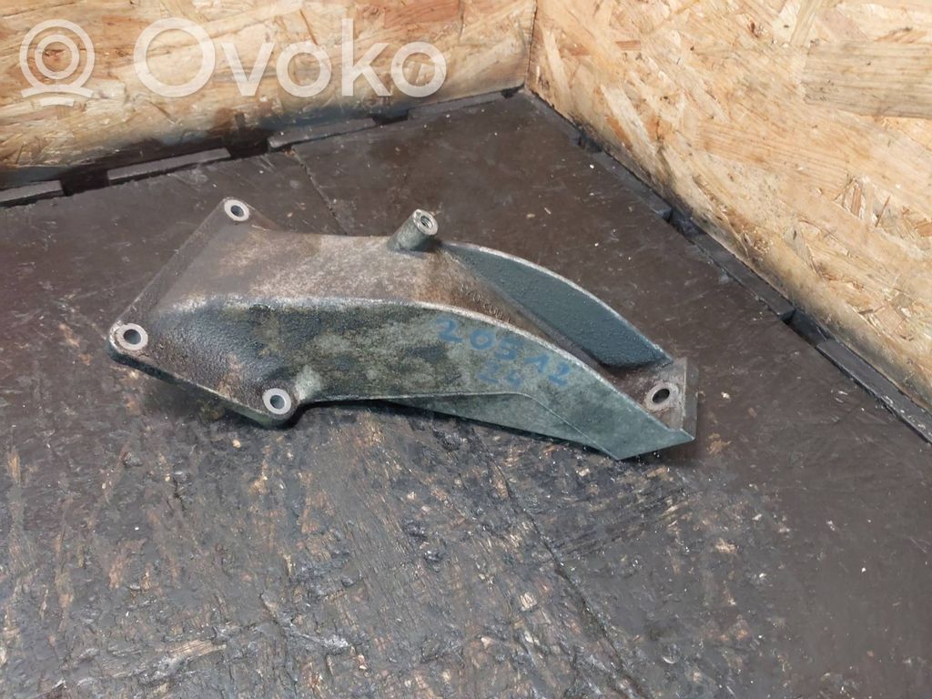 BMW 5 E39 Engine mounting bracket 