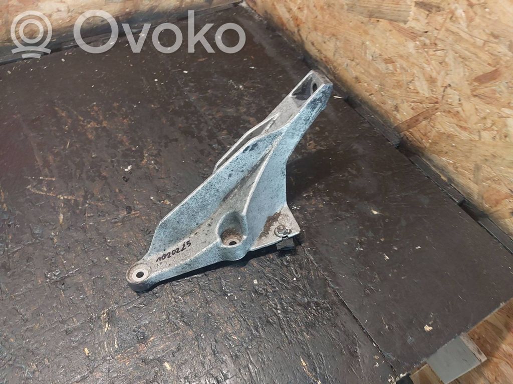 BMW 5 E39 Engine mounting bracket 