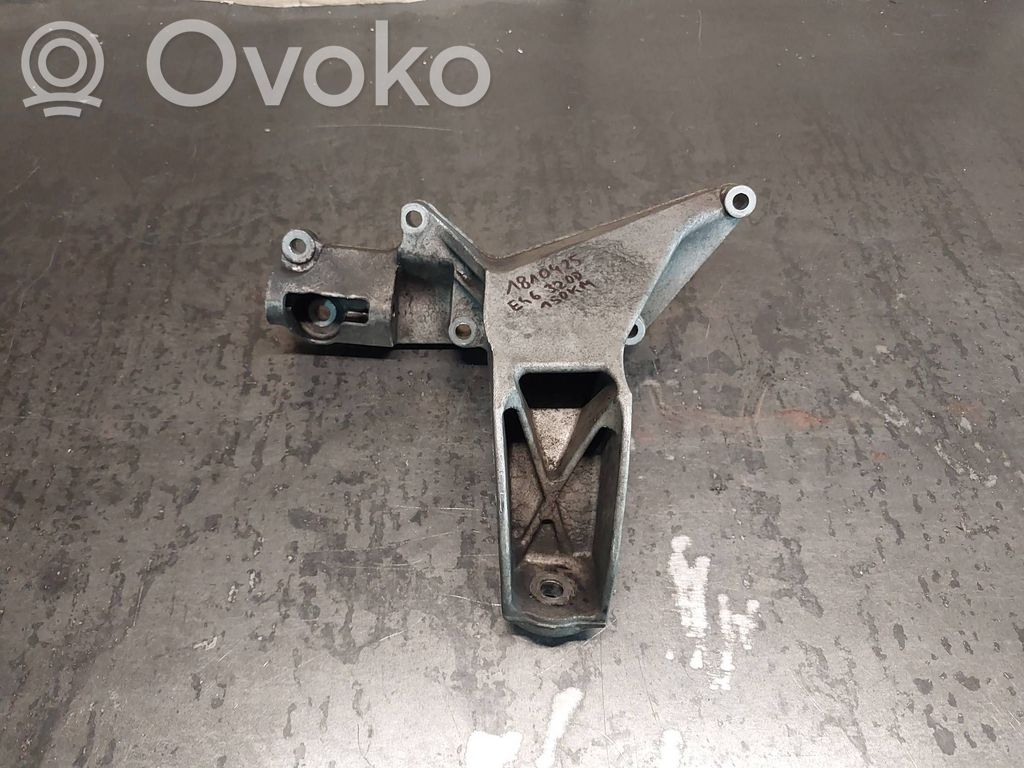 Engine mounting bracket   6753225,22116753225