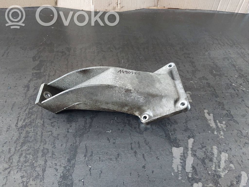 BMW 5 E39 Engine mounting bracket 